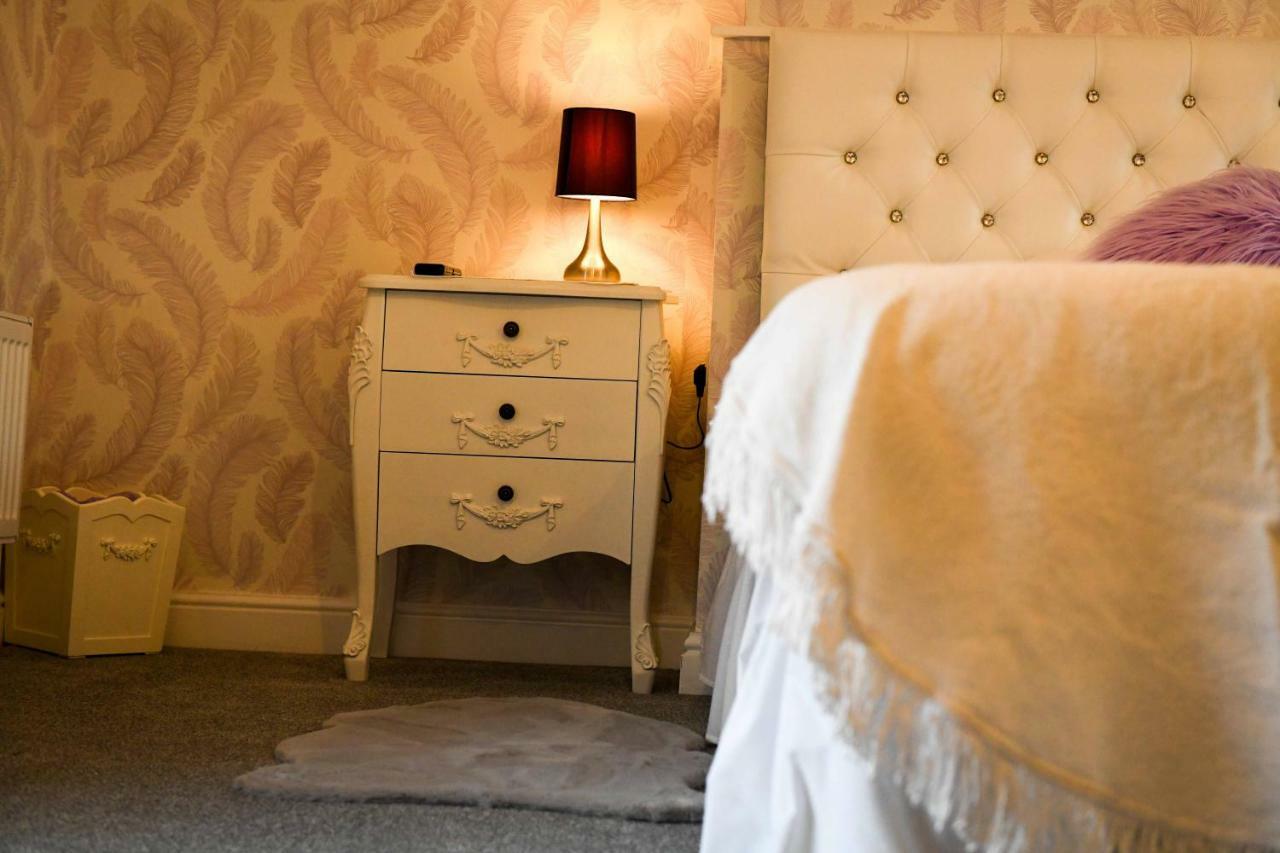 The Benbow Inn At Ruyton-Xi-Towns Bagian luar foto