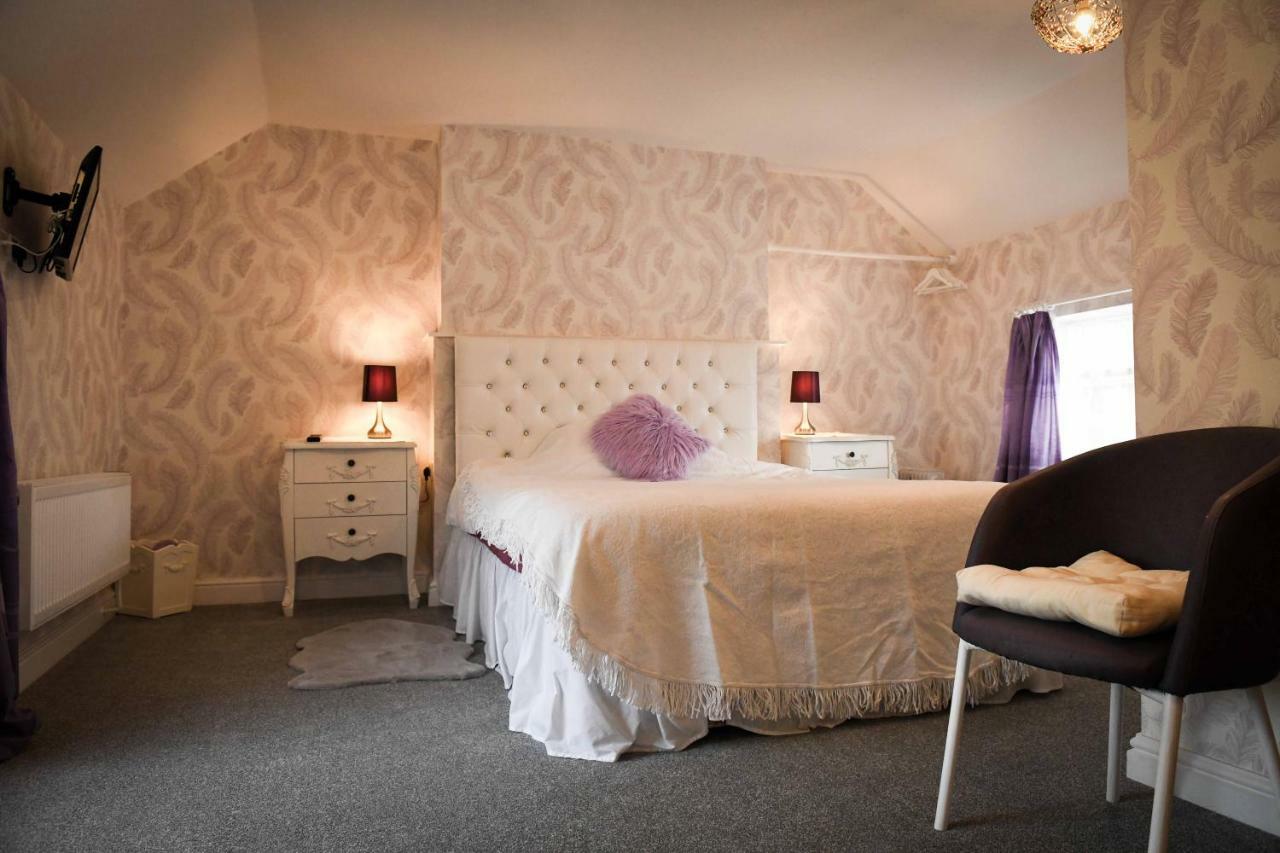 The Benbow Inn At Ruyton-Xi-Towns Bagian luar foto